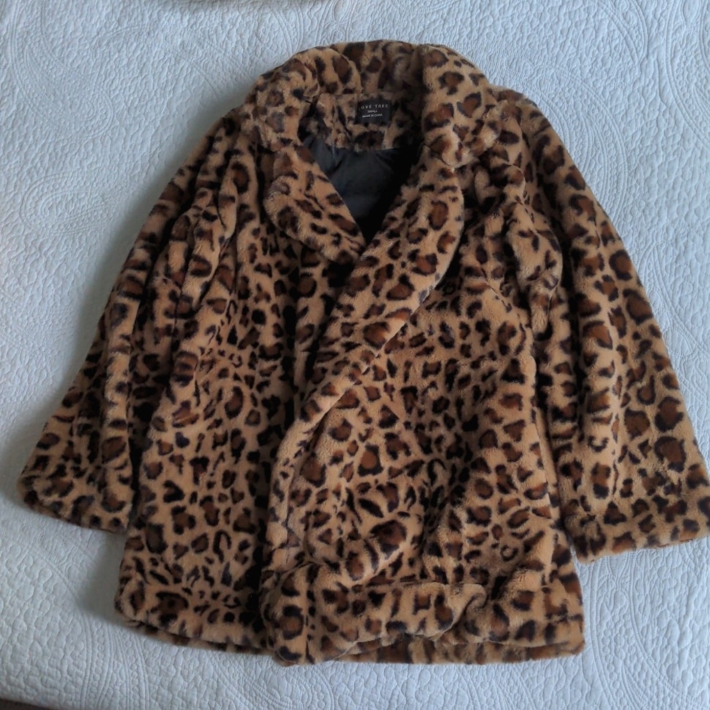 Love Tree Cheetah Faux Fur Coat Size Small